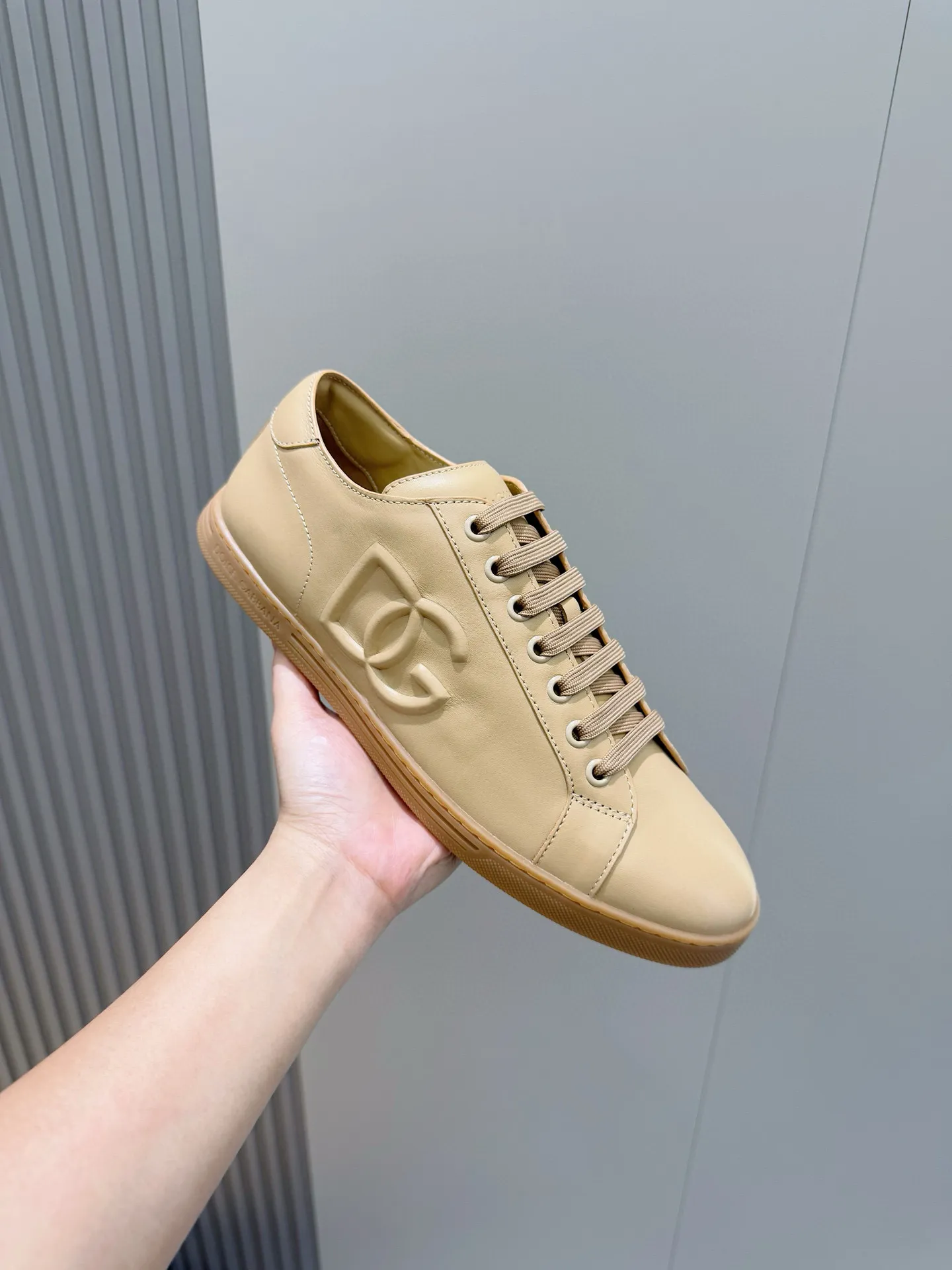 Men's Men's Shoes💰400 [New Style]🐏🐏DG men's calfskin sneakers Portofino Yacht shoes, simple and versatile design, unique saddle leather soles. The Dolce &G logo rear wing is the icing on the cake. Imported cowhide + rubber outsole Size: 39-44 (customized at 38.45)
